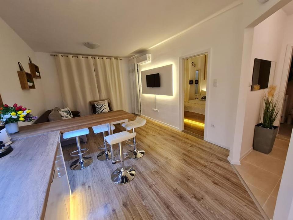 Appartement Little Treasure By The Sea à Pomorie Extérieur photo